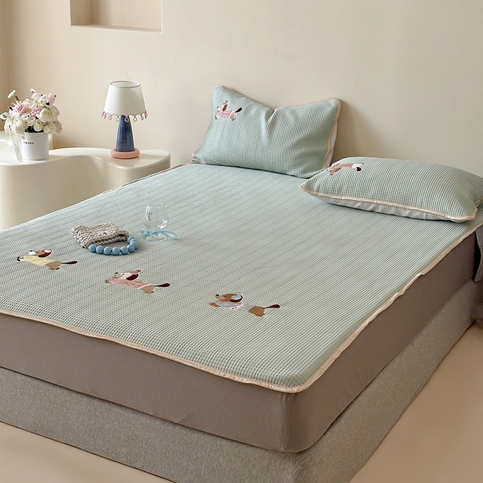 91家纺网 家纺一手货源 找家纺 （总）圆岛家纺 2025夏季高分子PE华夫格刺绣软凉席床笠款三件套