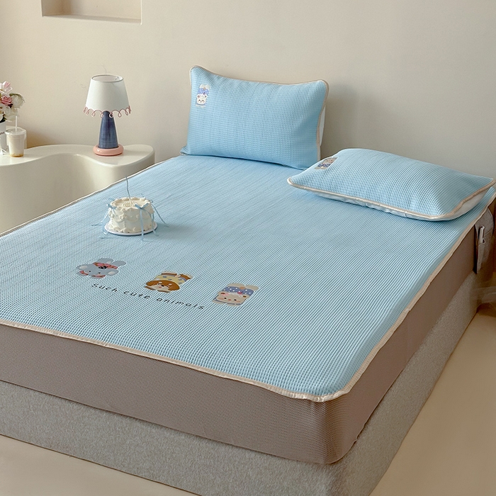 91家纺网 家纺一手货源 找家纺 圆岛家纺 2025夏季高分子PE华夫格刺绣软凉席床笠款三件套 趴趴乐园