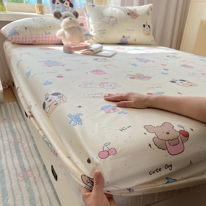 91家纺网 家纺一手货源 找家纺 六巷胡同 2025新款40s13070全棉纯棉卡通单品系列床笠单件-单床笠 法棍滑板狗