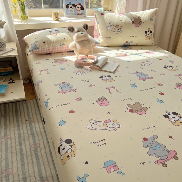 91家纺网 家纺一手货源 找家纺 六巷胡同 2025新款40s13070全棉纯棉卡通单品系列床笠单件-单床笠 法棍滑板狗