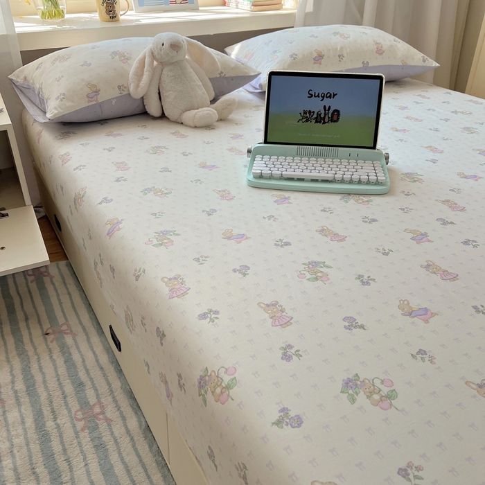 91家纺网 家纺一手货源 找家纺 六巷胡同 2025新款40s13070全棉纯棉卡通单品系列床笠单件-单床笠 假日庄园兔