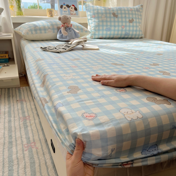 91家纺网 家纺一手货源 找家纺 六巷胡同 2025新款40s13070全棉纯棉卡通单品系列床笠单件-单床笠 蓝格奶油狗