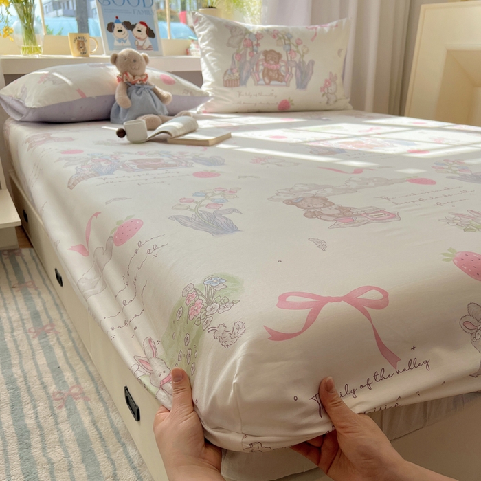 91家纺网 家纺一手货源 找家纺 六巷胡同 2025新款40s13070全棉纯棉卡通单品系列床笠单件-单床笠 秘境花园熊