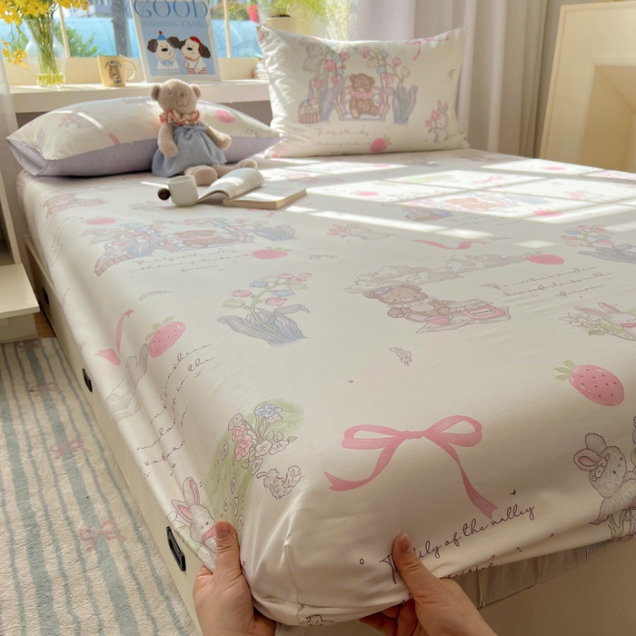 91家纺网 家纺一手货源 找家纺 六巷胡同 2025新款40s13070全棉纯棉卡通单品系列床笠单件-单床笠 秘境花园熊