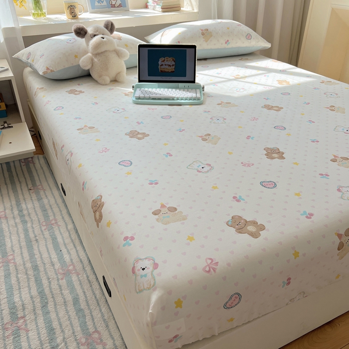 91家纺网 家纺一手货源 找家纺 六巷胡同 2025新款40s13070全棉纯棉卡通单品系列床笠单件-单床笠 奶油甜心熊