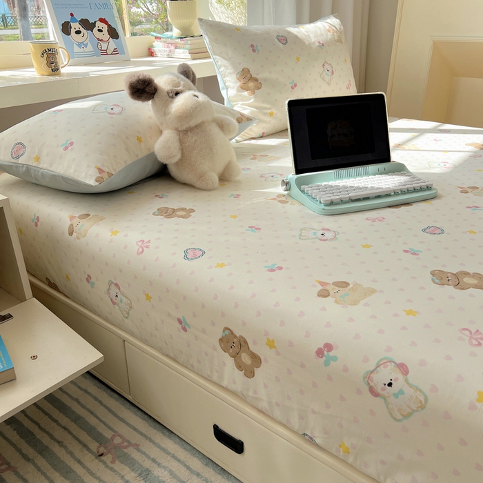 91家纺网 家纺一手货源 找家纺 六巷胡同 2025新款40s13070全棉纯棉卡通单品系列床笠单件-单床笠 奶油甜心熊