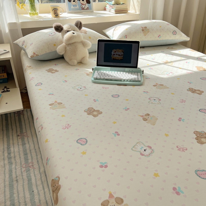 91家纺网 家纺一手货源 找家纺 六巷胡同 2025新款40s13070全棉纯棉卡通单品系列床笠单件-单床笠 奶油甜心熊