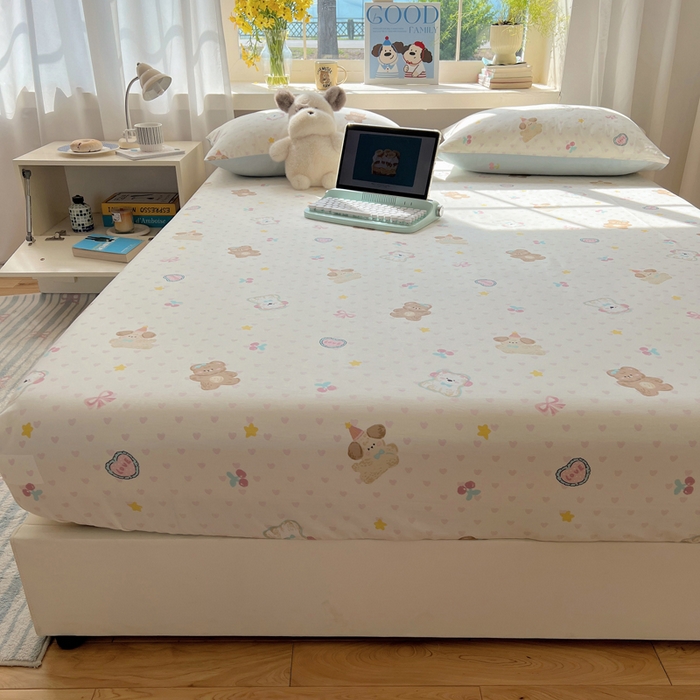 91家纺网 家纺一手货源 找家纺 六巷胡同 2025新款40s13070全棉纯棉卡通单品系列床笠单件-单床笠 奶油甜心熊