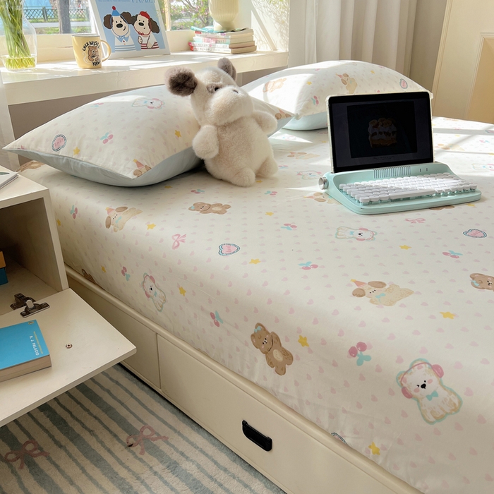 91家纺网 家纺一手货源 找家纺 六巷胡同 2025新款40s13070全棉纯棉卡通单品系列床笠单件-单床笠 奶油甜心熊