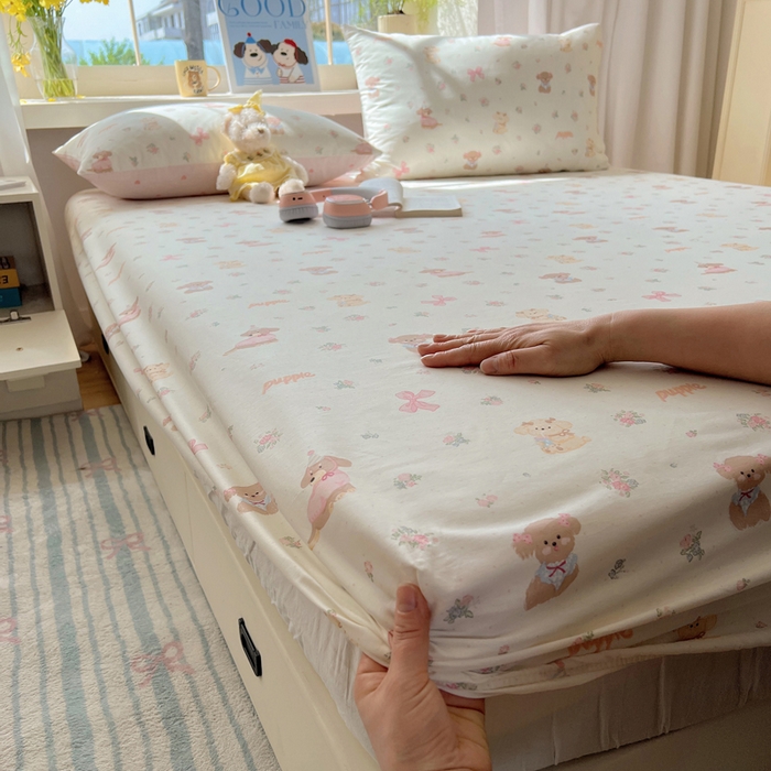 91家纺网 家纺一手货源 找家纺 六巷胡同 2025新款40s13070全棉纯棉卡通单品系列床笠单件-单床笠 派对害羞狗