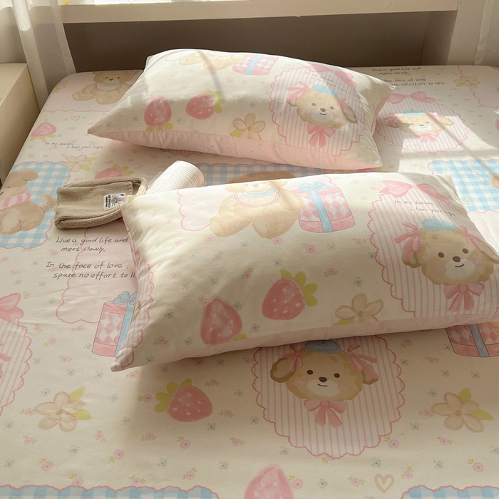 91家纺网 家纺一手货源 找家纺 六巷胡同 2025新款40s13070全棉纯棉卡通单品系列枕套单件-单枕套 草莓甜心犬