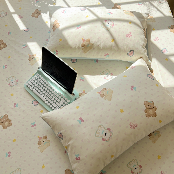 91家纺网 家纺一手货源 找家纺 六巷胡同 2025新款40s13070全棉纯棉卡通单品系列枕套单件-单枕套 奶油甜心熊