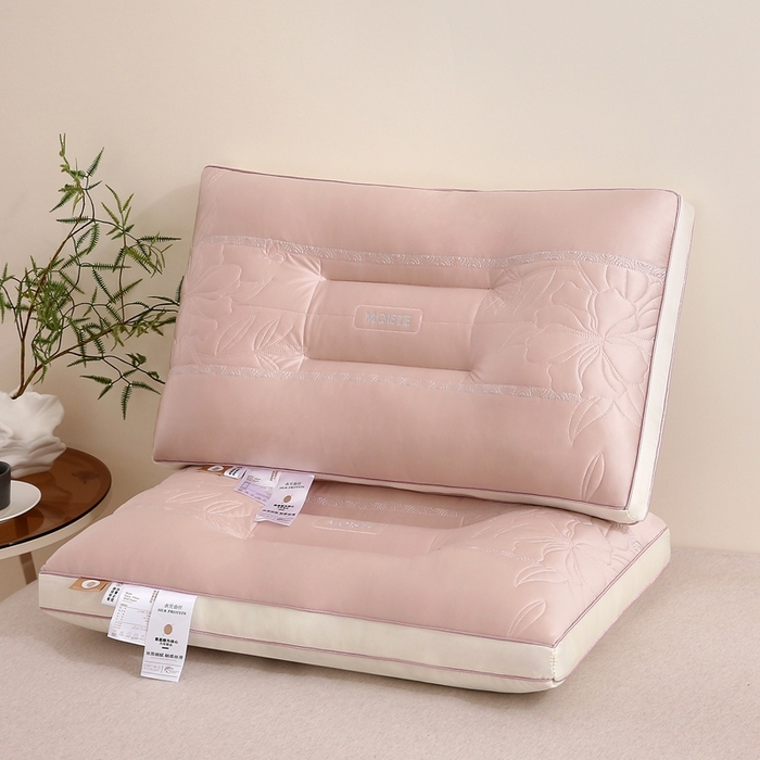 91家纺网 家纺一手货源 找家纺 赛格时代家居 2025新款舒适凉感护颈羽丝绒枕枕头枕芯 舒适凉感护颈羽丝绒枕（酒红色） 一只