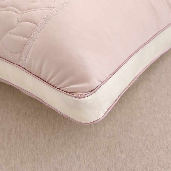 91家纺网 家纺一手货源 找家纺 赛格时代家居 2025新款舒适凉感护颈羽丝绒枕枕头枕芯 舒适凉感护颈羽丝绒枕（酒红色） 一只