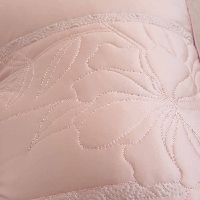 91家纺网 家纺一手货源 找家纺 赛格时代家居 2025新款舒适凉感护颈羽丝绒枕枕头枕芯 舒适凉感护颈羽丝绒枕（酒红色） 一只