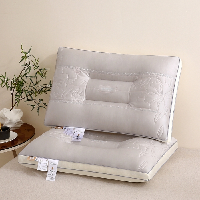 91家纺网 家纺一手货源 找家纺 赛格时代家居 2025新款舒适凉感护颈羽丝绒枕枕头枕芯 舒适凉感护颈羽丝绒枕（灰色） 一只