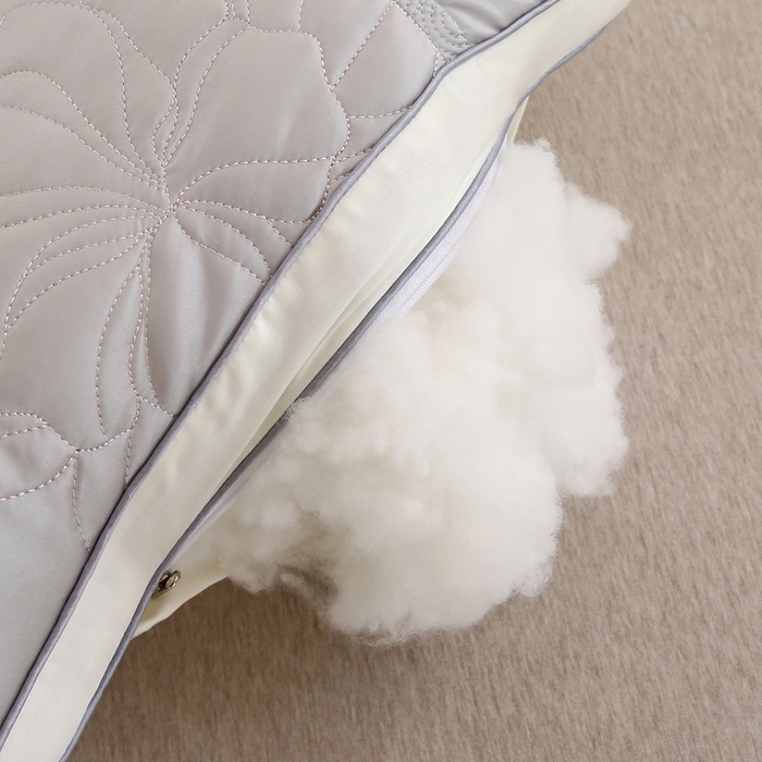 91家纺网 家纺一手货源 找家纺 赛格时代家居 2025新款舒适凉感护颈羽丝绒枕枕头枕芯 舒适凉感护颈羽丝绒枕（灰色） 一只