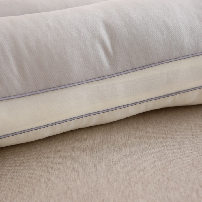 91家纺网 家纺一手货源 找家纺 赛格时代家居 2025新款舒适凉感护颈羽丝绒枕枕头枕芯 舒适凉感护颈羽丝绒枕（灰色） 一只