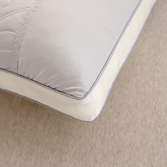 91家纺网 家纺一手货源 找家纺 赛格时代家居 2025新款舒适凉感护颈羽丝绒枕枕头枕芯 舒适凉感护颈羽丝绒枕（灰色） 一只