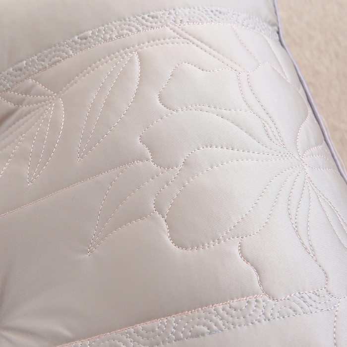 91家纺网 家纺一手货源 找家纺 赛格时代家居 2025新款舒适凉感护颈羽丝绒枕枕头枕芯 舒适凉感护颈羽丝绒枕（灰色） 一只