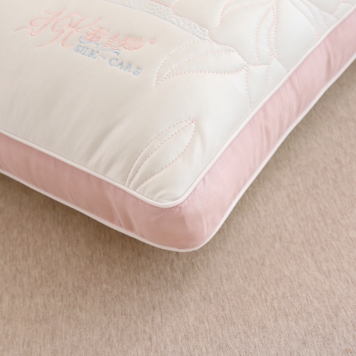 91家纺网 家纺一手货源 找家纺 赛格时代家居 2025新款舒适凉感护颈羽丝绒枕枕头枕芯 舒适凉感护颈羽丝绒枕（白色） 一只