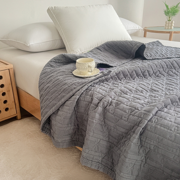 91家纺网 家纺一手货源 找家纺 梓依家纺 2025新款柔软舒适云纱棉夏被夏凉被空调被 云纱棉-深灰