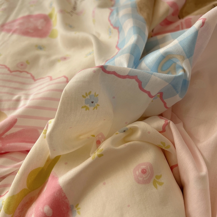 91家纺网 家纺一手货源 找家纺 六巷胡同 2025新款40s13070全棉纯棉卡通单品系列被套单件-单被套 草莓甜心犬