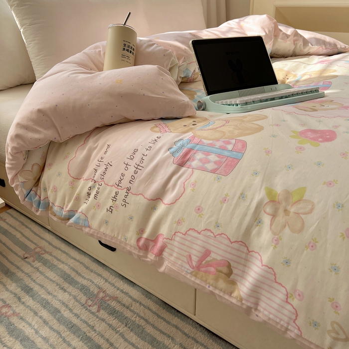 91家纺网 家纺一手货源 找家纺 六巷胡同 2025新款40s13070全棉纯棉卡通单品系列被套单件-单被套 草莓甜心犬