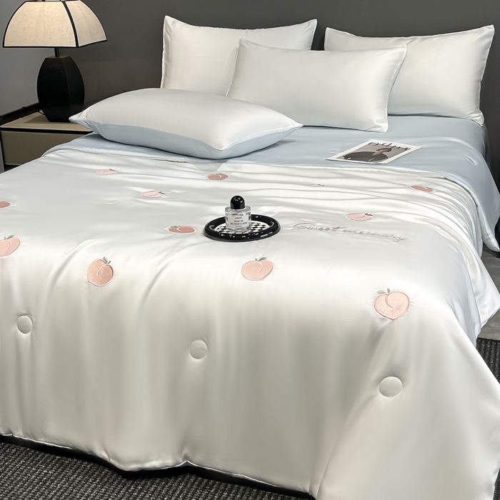 91家纺网 家纺一手货源 找家纺 满羽家纺 2025新款凉感水洗冰丝夏被夏凉被被子被芯夏被四件套 水蜜桃-奶白蓝