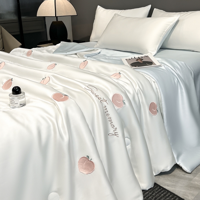 91家纺网 家纺一手货源 找家纺 满羽家纺 2025新款凉感水洗冰丝夏被夏凉被被子被芯夏被四件套 水蜜桃-奶白蓝