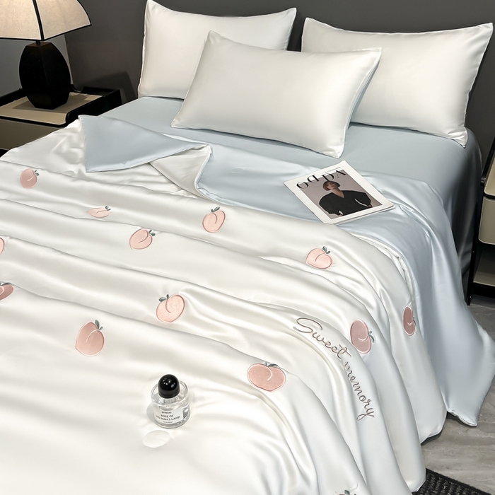 91家纺网 家纺一手货源 找家纺 满羽家纺 2025新款凉感水洗冰丝夏被夏凉被被子被芯夏被四件套 水蜜桃-奶白蓝