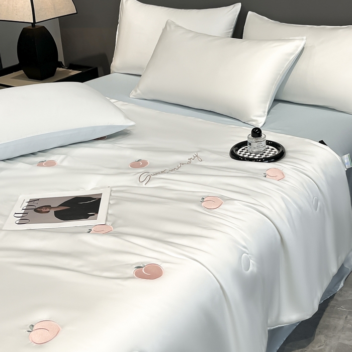 91家纺网 家纺一手货源 找家纺 满羽家纺 2025新款凉感水洗冰丝夏被夏凉被被子被芯夏被四件套 水蜜桃-奶白蓝