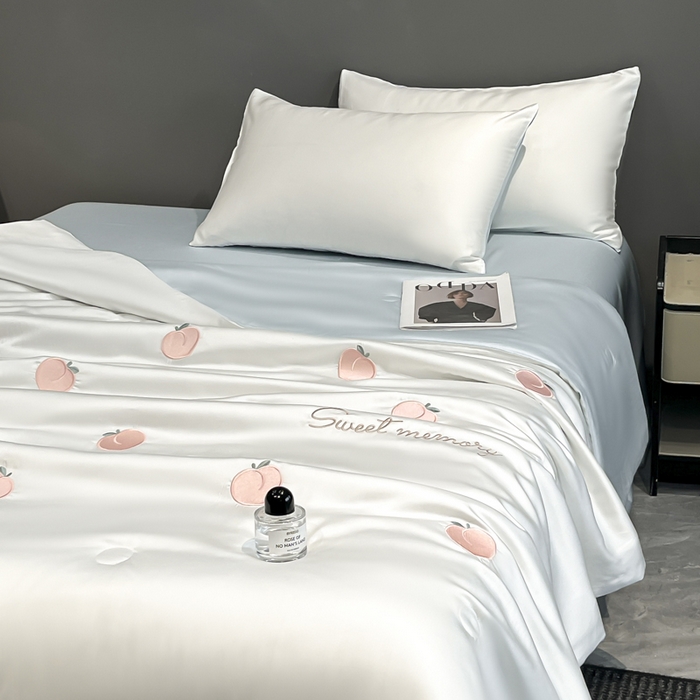 91家纺网 家纺一手货源 找家纺 满羽家纺 2025新款凉感水洗冰丝夏被夏凉被被子被芯夏被四件套 水蜜桃-奶白蓝