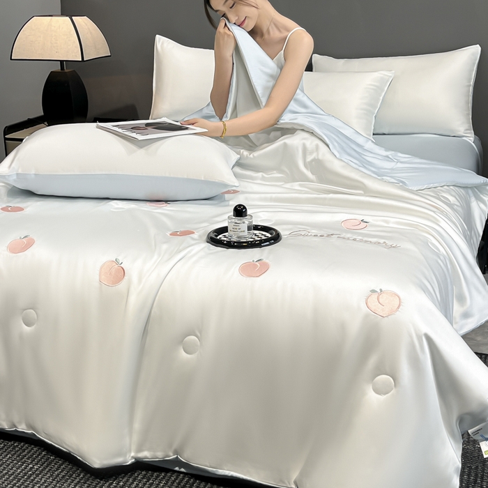 91家纺网 家纺一手货源 找家纺 满羽家纺 2025新款凉感水洗冰丝夏被夏凉被被子被芯夏被四件套 水蜜桃-奶白蓝