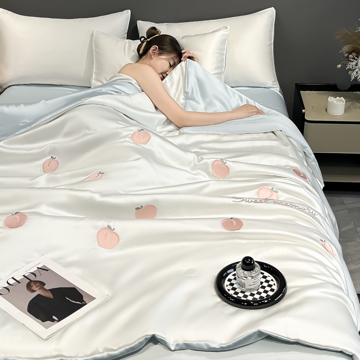 91家纺网 家纺一手货源 找家纺 满羽家纺 2025新款凉感水洗冰丝夏被夏凉被被子被芯夏被四件套 水蜜桃-奶白蓝