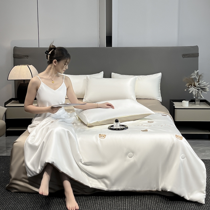 91家纺网 家纺一手货源 找家纺 满羽家纺 2025新款凉感水洗冰丝夏被夏凉被被子被芯夏被四件套 熊头-奶咖