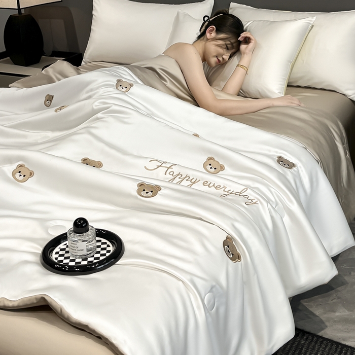 91家纺网 家纺一手货源 找家纺 满羽家纺 2025新款凉感水洗冰丝夏被夏凉被被子被芯夏被四件套 熊头-奶咖