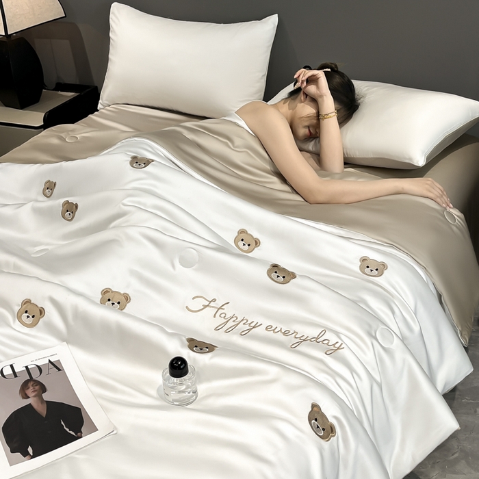 91家纺网 家纺一手货源 找家纺 满羽家纺 2025新款凉感水洗冰丝夏被夏凉被被子被芯夏被四件套 熊头-奶咖