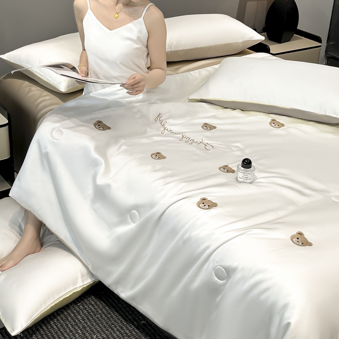 91家纺网 家纺一手货源 找家纺 满羽家纺 2025新款凉感水洗冰丝夏被夏凉被被子被芯夏被四件套 熊头-奶咖