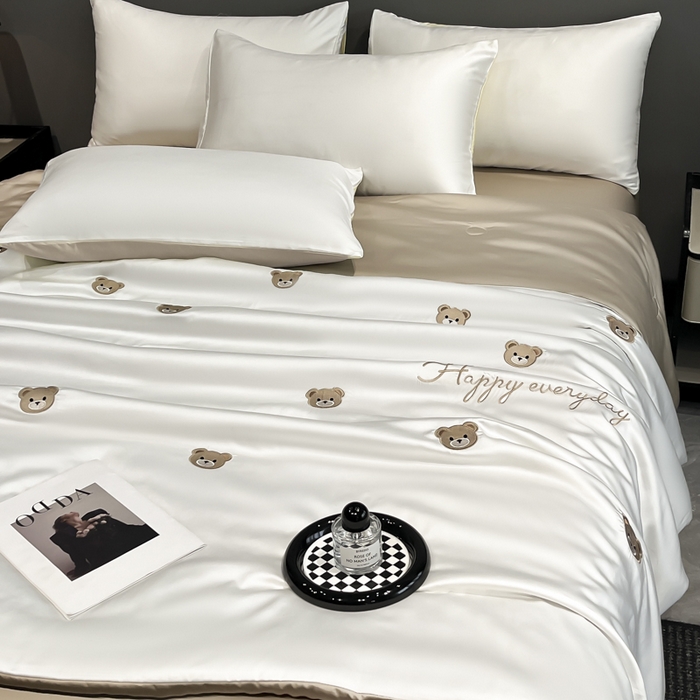 91家纺网 家纺一手货源 找家纺 满羽家纺 2025新款凉感水洗冰丝夏被夏凉被被子被芯夏被四件套 熊头-奶咖