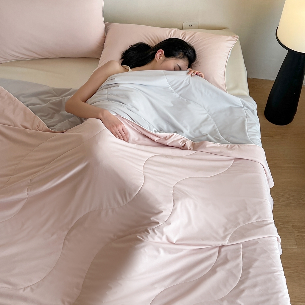 91家纺网 家纺一手货源 找家纺 伟邦枕芯 2025新款星球深睡POR2控温夏凉被空调被 珊瑚粉