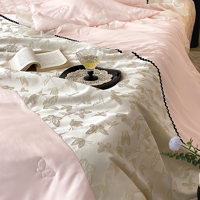 91家纺网 家纺一手货源 找家纺 （总）富米莱（原臻工厂） 2025新款西西里莱赛尔天丝法式公主风浮雕蝴蝶夏被床盖四件套