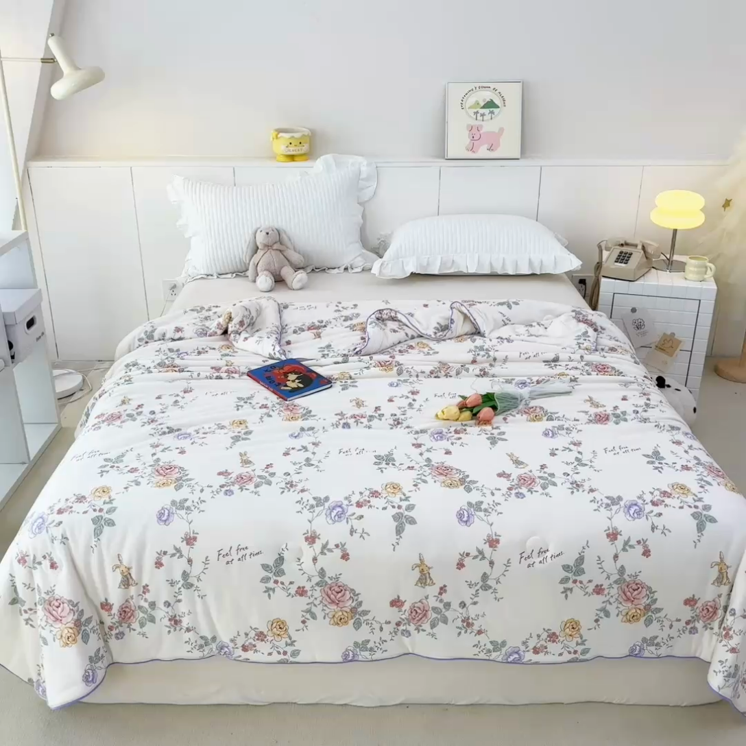 91家纺网 家纺一手货源 找家纺 龙图家纺 2025新款A类母婴针织棉夏被印花卡通凉感丝夏凉被空调被 蔷薇兔