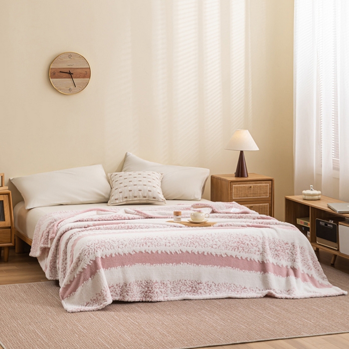 91家纺网 家纺一手货源 找家纺 潮邦 2025新款阳离子柔云毯毛毯-素影雅韵系列【可供跨境电商可压缩】 柔粉