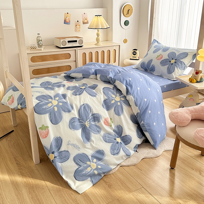 91家纺网 家纺一手货源 找家纺 卡普 2025新款爆款加厚卡通小清新全棉纯棉学生宿舍三件套床笠隔天可拿蓝色甜心