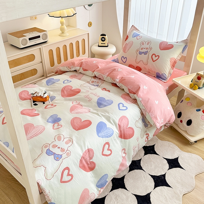 91家纺网 家纺一手货源 找家纺 卡普 2025新款爆款加厚卡通小清新全棉纯棉学生宿舍三件套床笠隔天可拿小兔可可