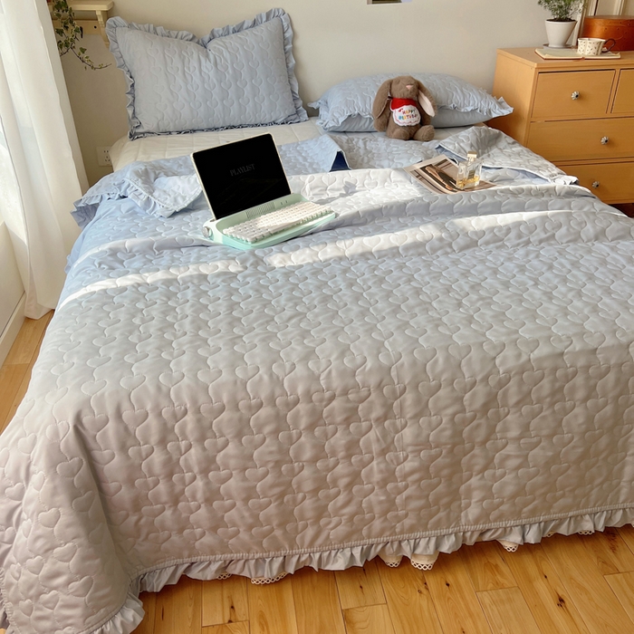 91家纺网 家纺一手货源 找家纺 六巷胡同 2025新款韩系INS博主风小爱心绗缝夏被床盖 INS小爱心-浅蓝