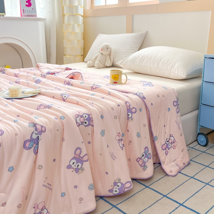 91家纺网 家纺一手货源 找家纺 龙图家纺 2025新款A类母婴针织棉夏被印花卡通凉感丝夏凉被空调被 粉色顽皮兔