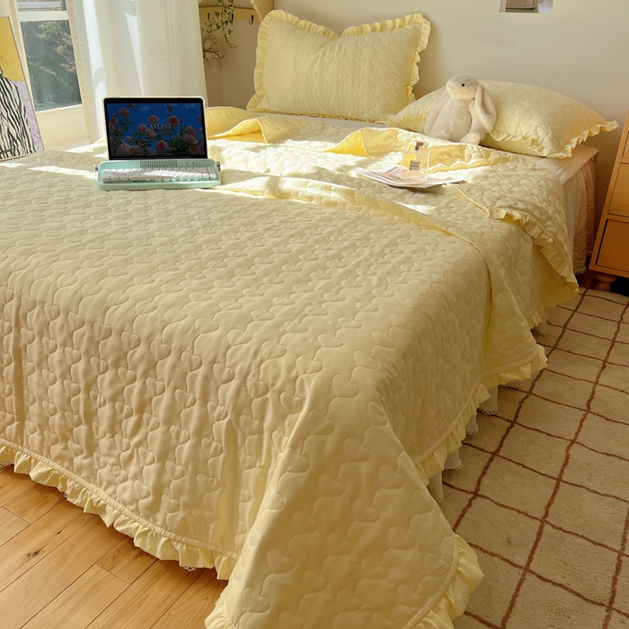 91家纺网 家纺一手货源 找家纺 六巷胡同 2025新款韩系INS博主风小爱心绗缝夏被床盖 INS小爱心-奶黄