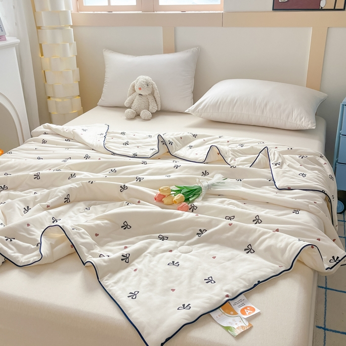 91家纺网 家纺一手货源 找家纺 龙图家纺 2025新款A类母婴针织棉夏被印花卡通凉感丝夏凉被空调被 蝴蝶结